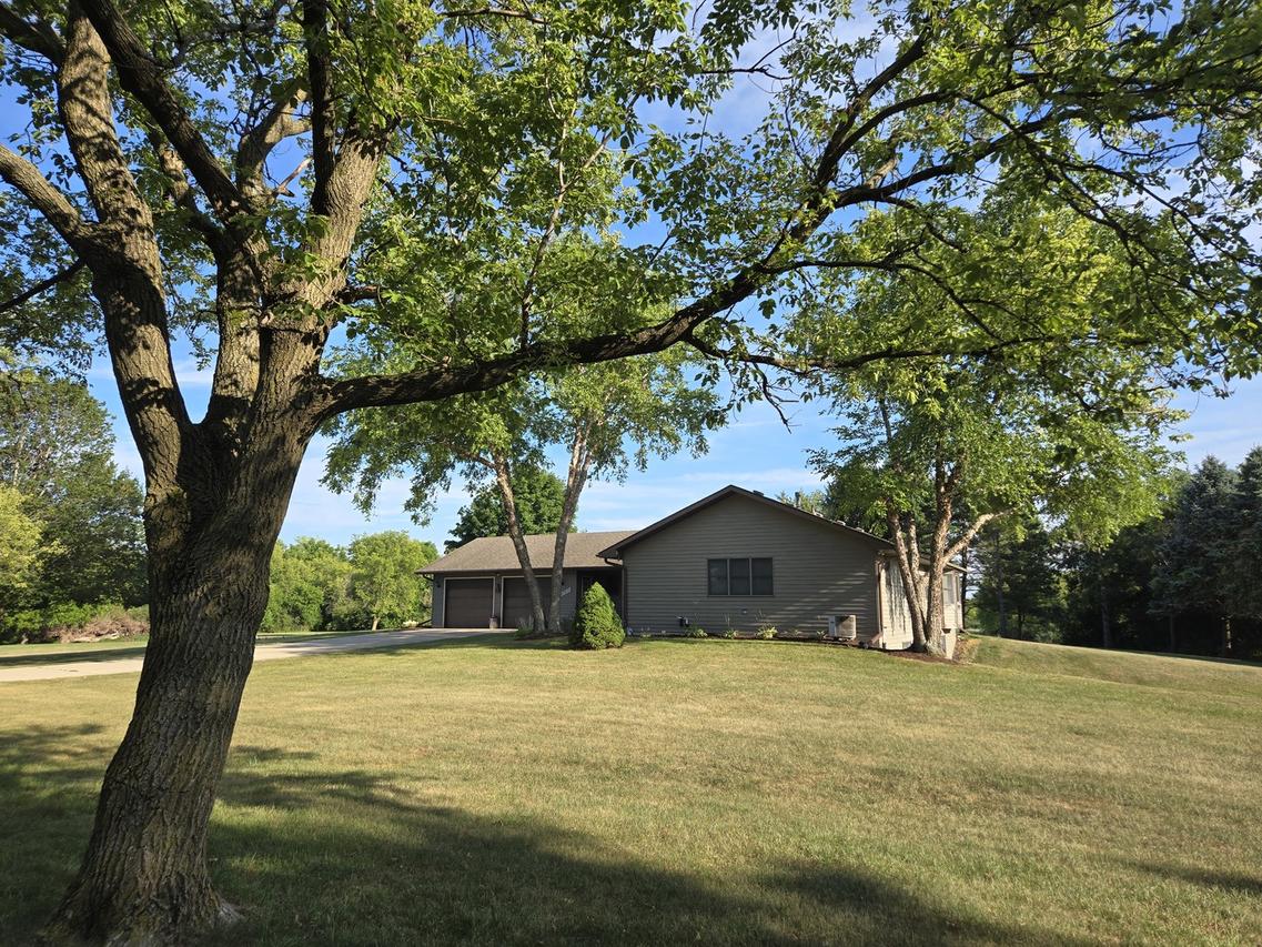 17019 Hebron Rd., Harvard, IL 60033