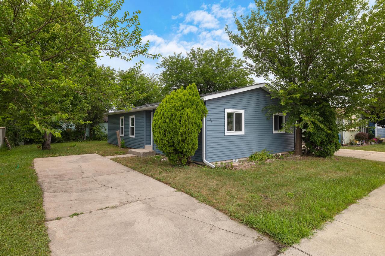 1139 W Barry Ln., Sauk Village, IL 60411