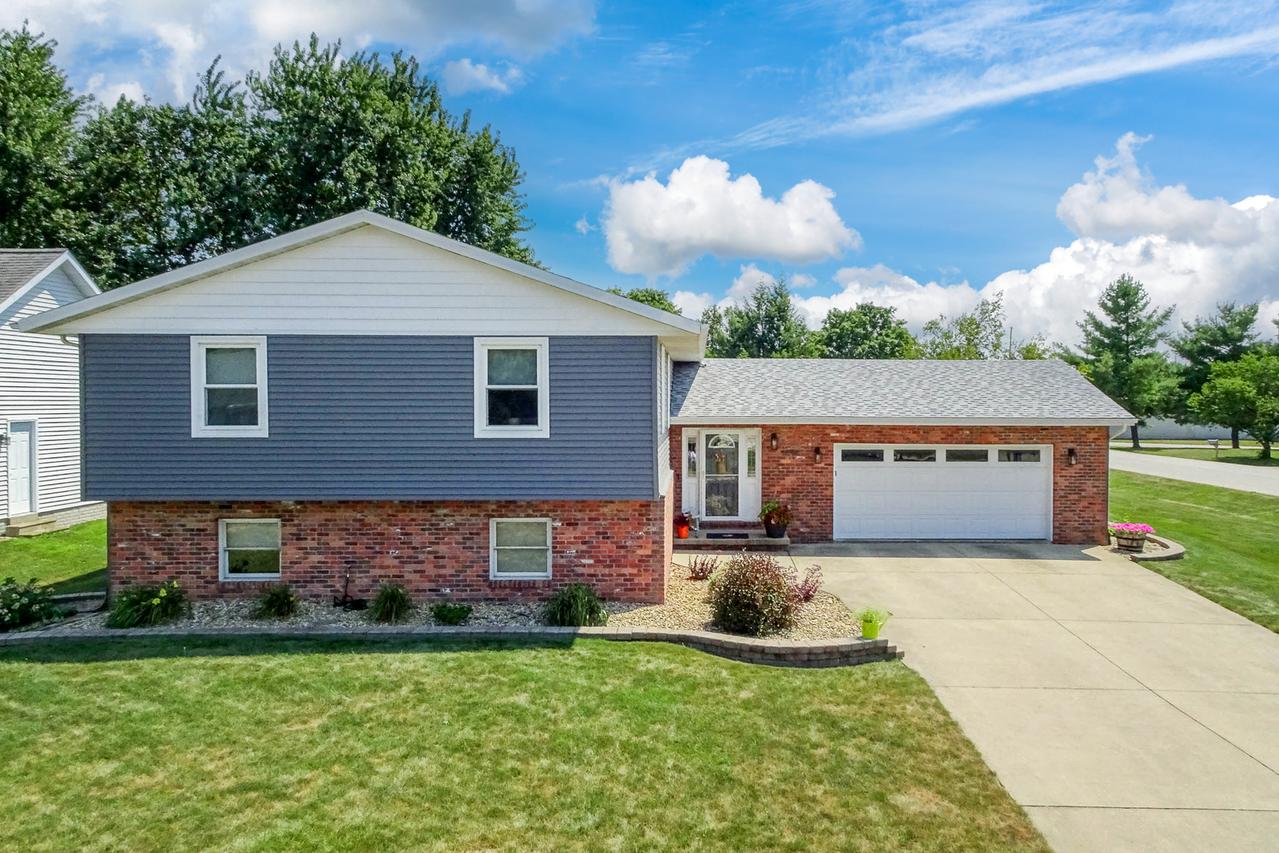 708 Kelley Dr., Heyworth, IL 61745