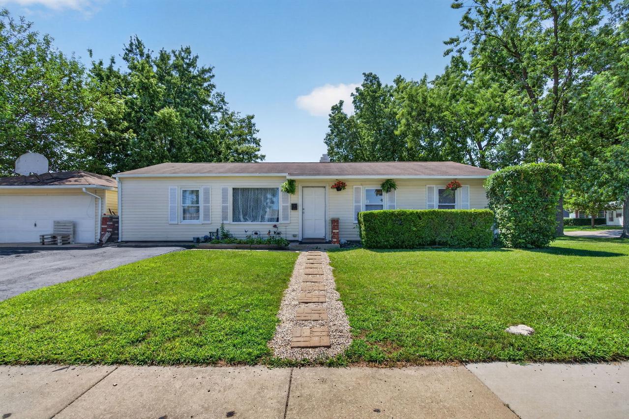 27 Belmont Dr., Romeoville, IL 60446