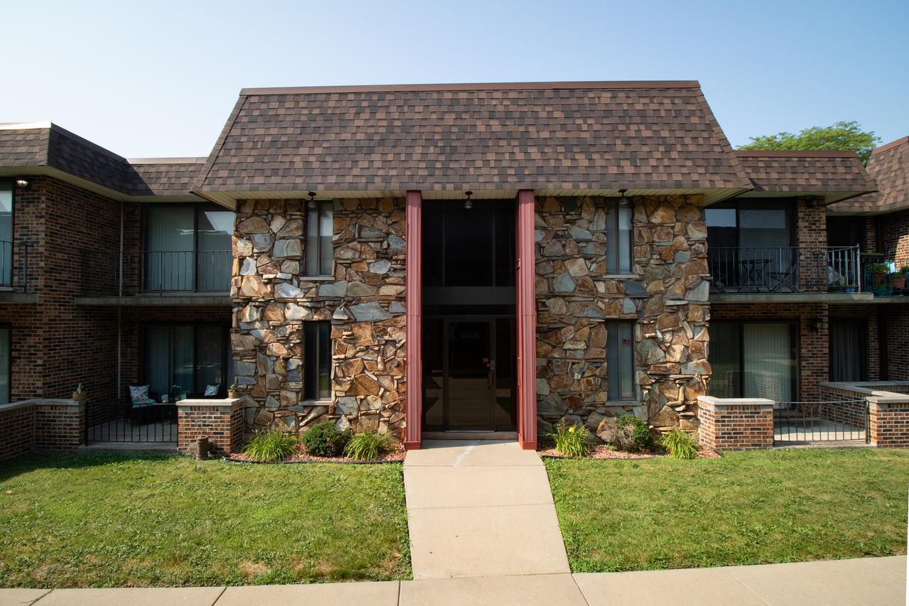 10418 S Pulaski Rd. #204C, Oak Lawn, IL 60453