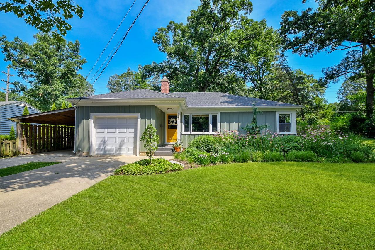 431 Oakwood Dr., Geneva, IL 60134