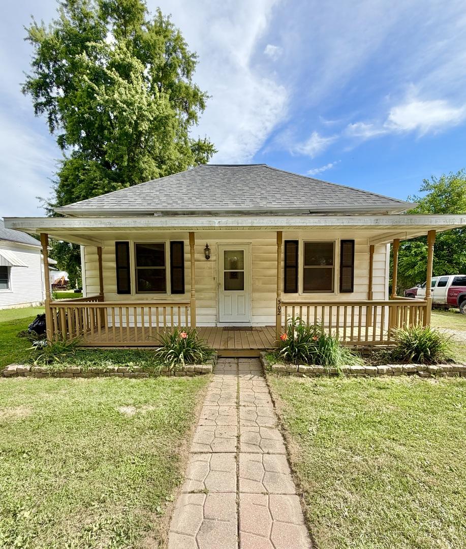 302 E Jackson St., Saybrook, IL 61770
