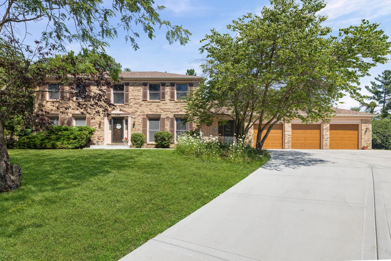 740 Cambridge Dr., Burr Ridge, IL 60527
