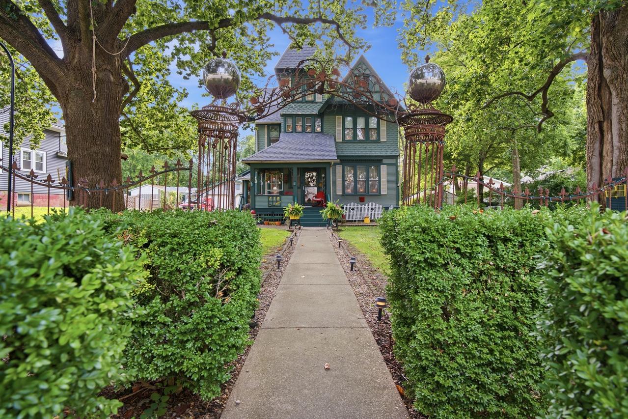 719 N Center St., Clinton, IL 61727