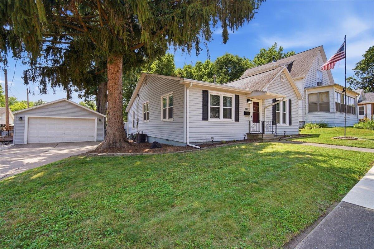 713 E Buchanan St., Bloomington, IL 61701