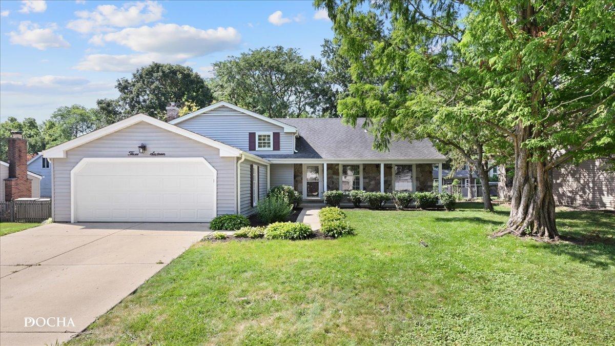 316 Cottonwood Ln., Naperville, IL 60540