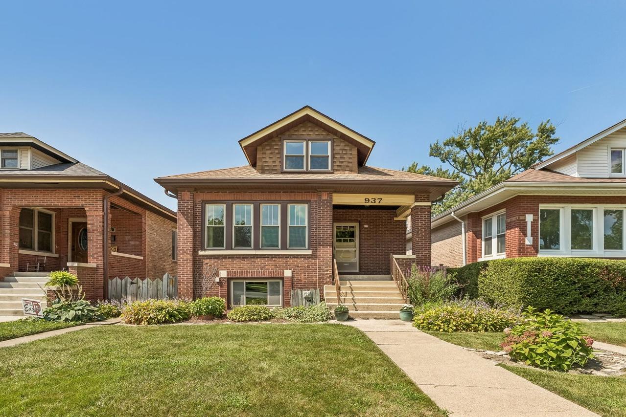 937 N Harvey Ave., Oak Park, IL 60302