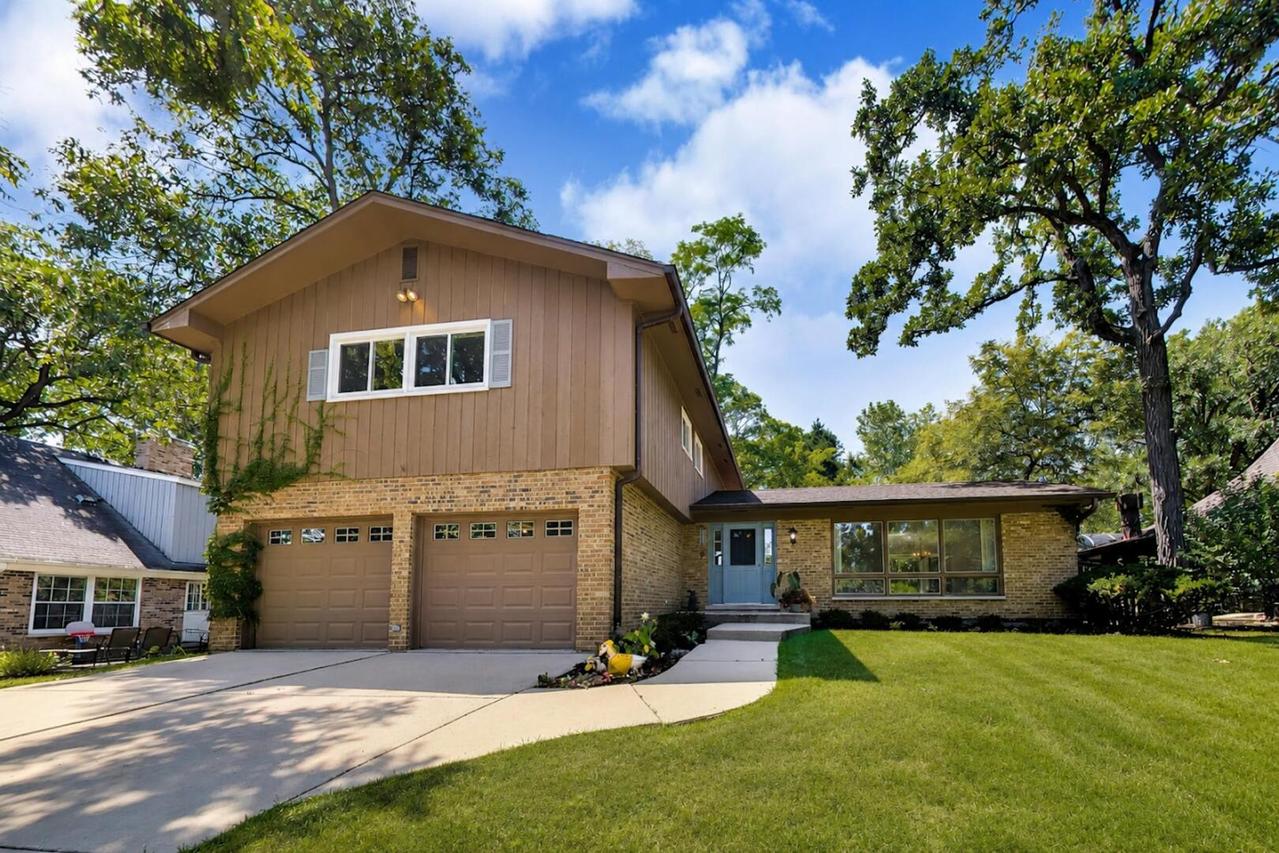 2360 N Westwood Ln., Palatine, IL 60074
