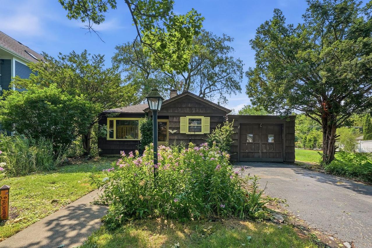 416 S Fairview Ave., Elmhurst, IL 60126