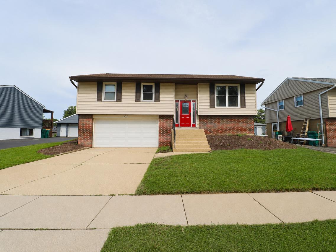307 Hickory Ave., Romeoville, IL 60446