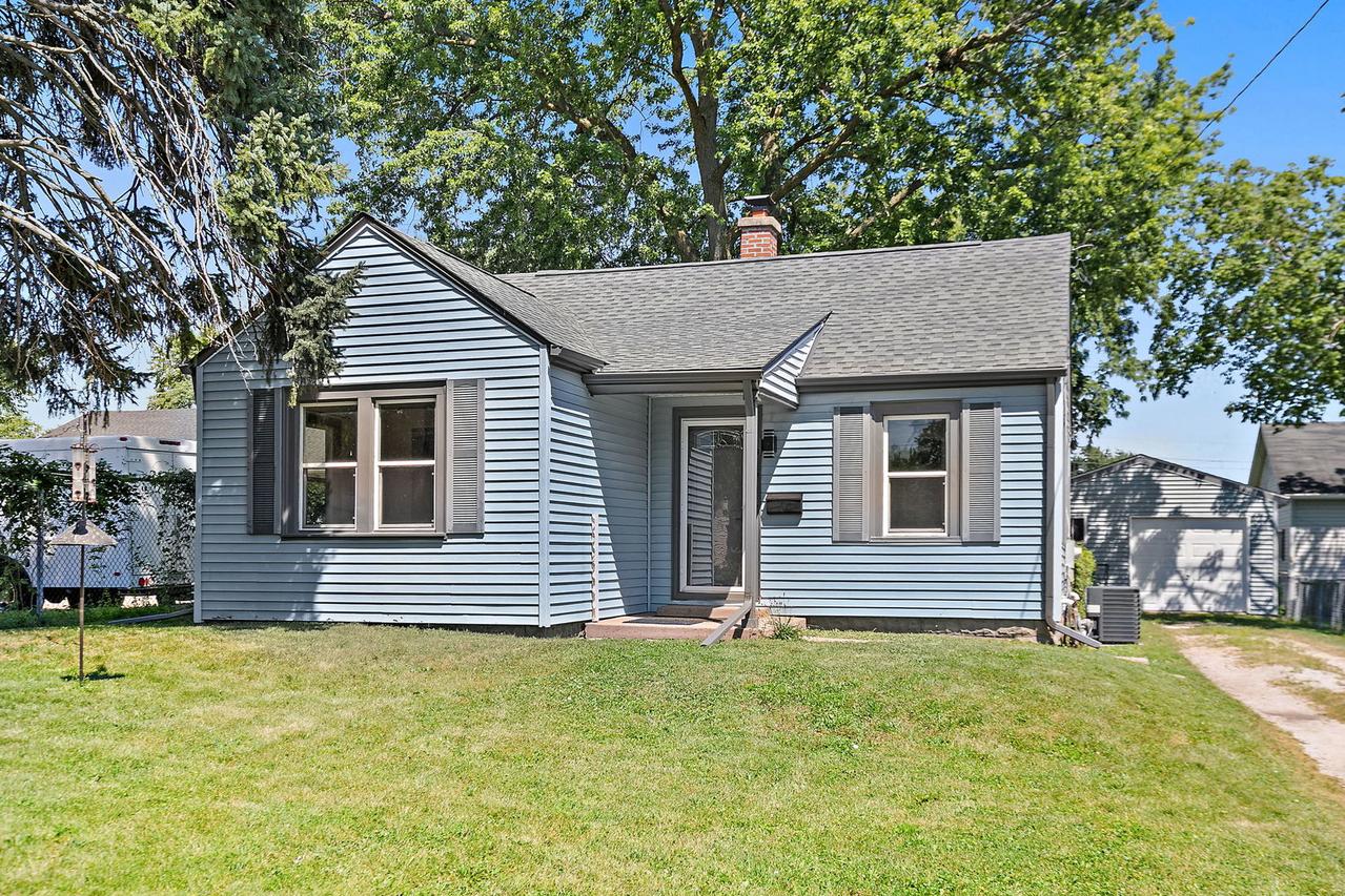 1016 S 6th St., Dekalb, IL 60115