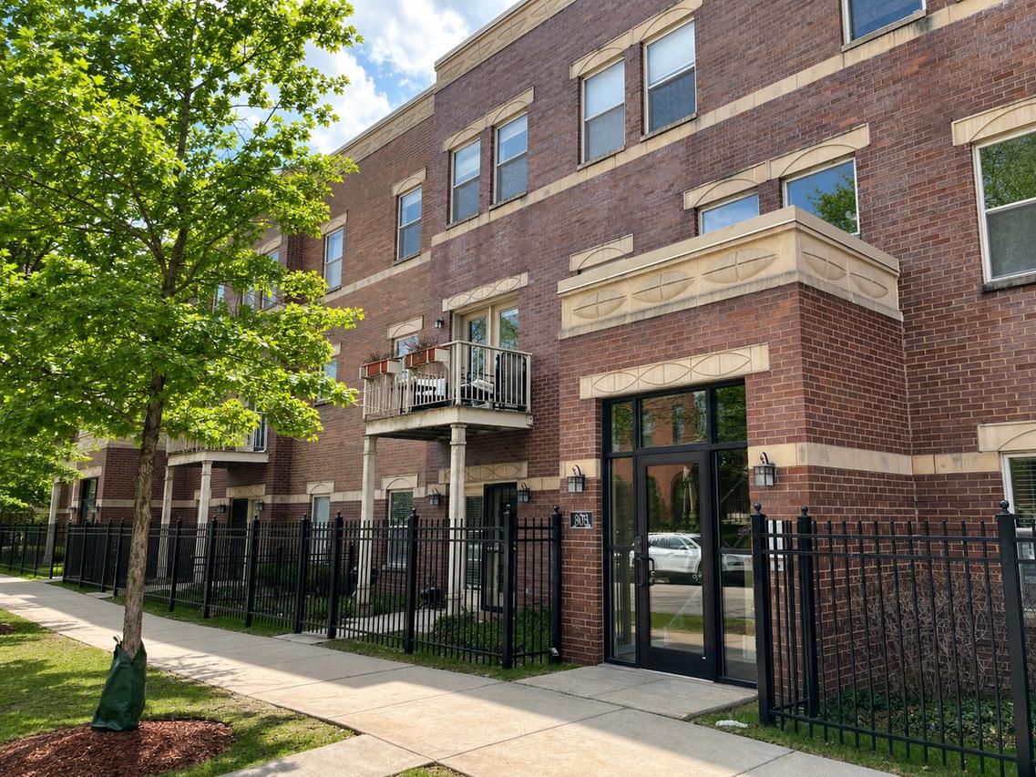 803 E 41st St. #1B, Chicago, IL 60653