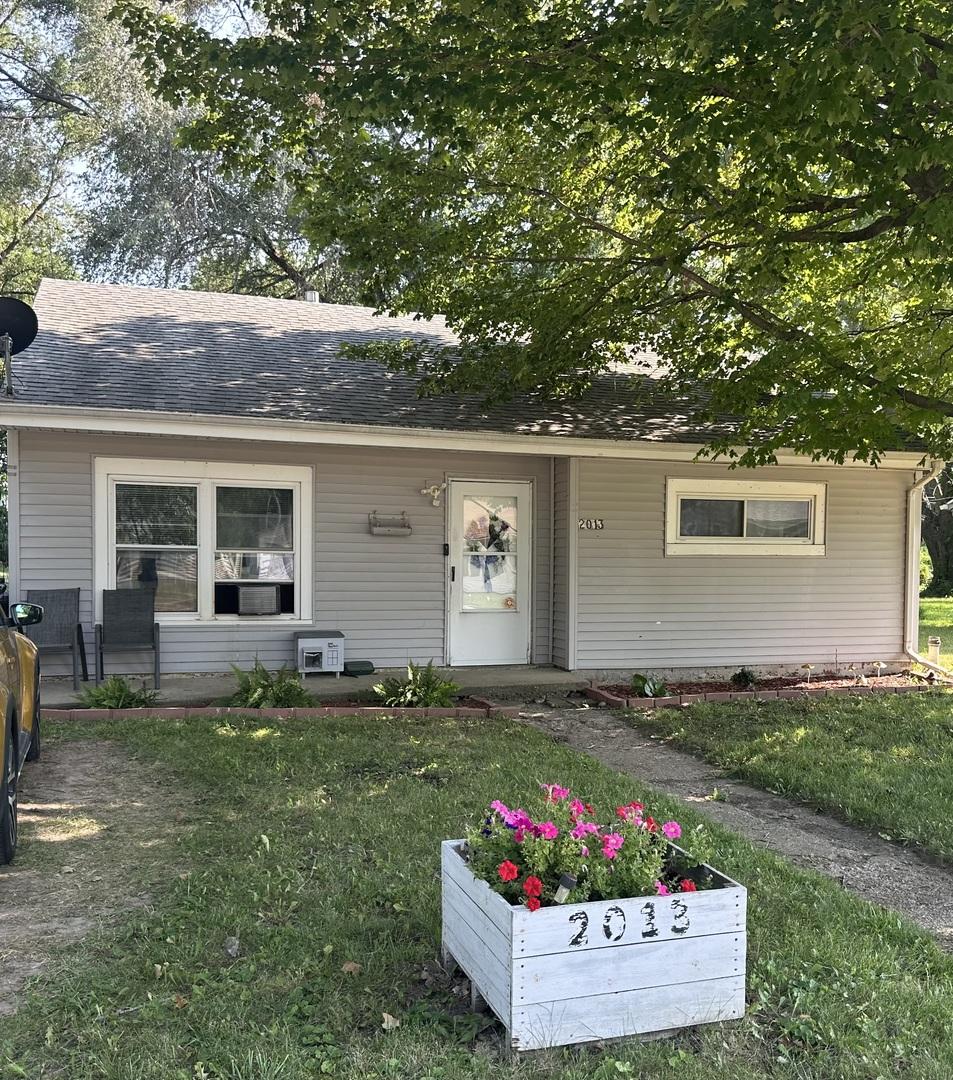 2013 Chestnut Ave., Sterling, IL 61081