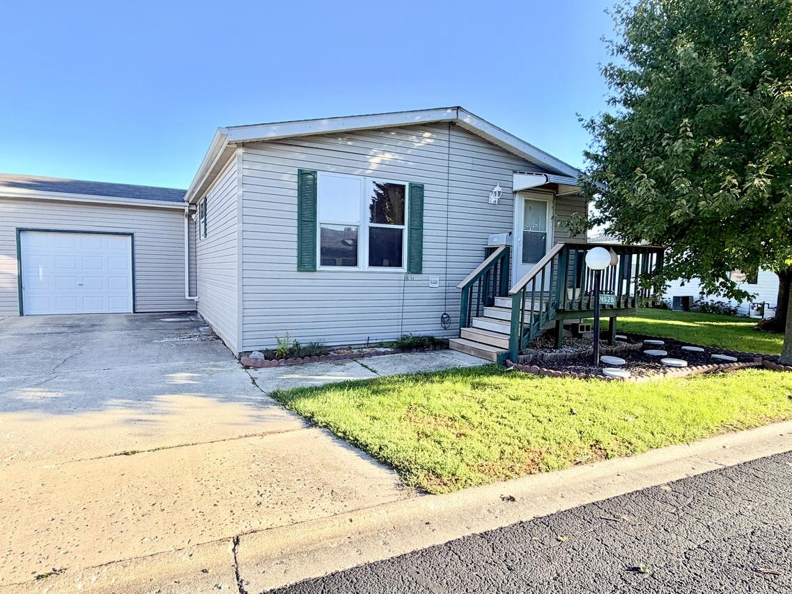 452B Meadowlark Cir., Sandwich, IL 60548