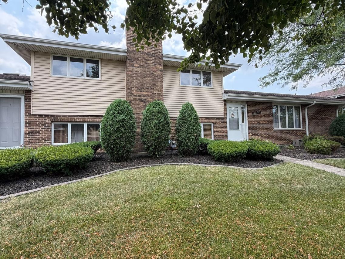 7313 W 154th St. #44, Orland Park, IL 60462