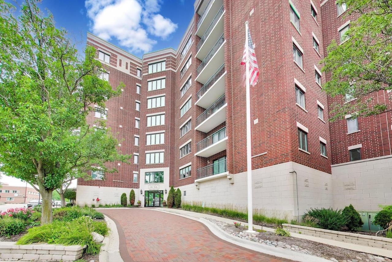 201 N Vail Ave. #307, Arlington Heights, IL 60004