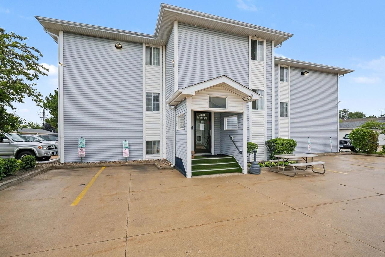 3170 W Monroe St. #212, Waukegan, IL 60085