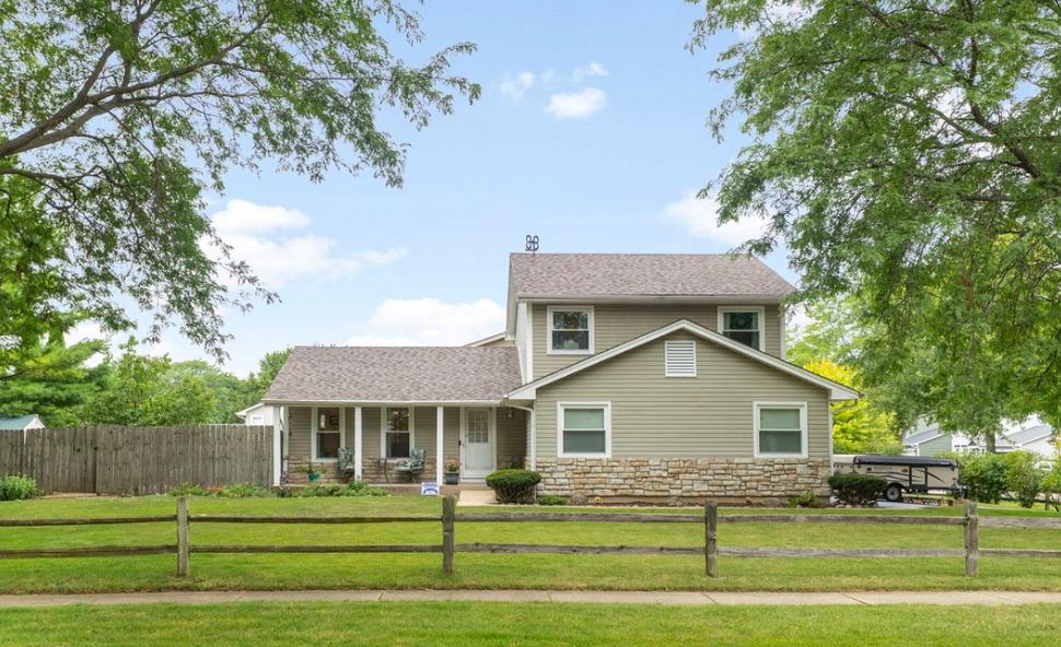 300 Oakbrook Ct., Bartlett, IL 60103