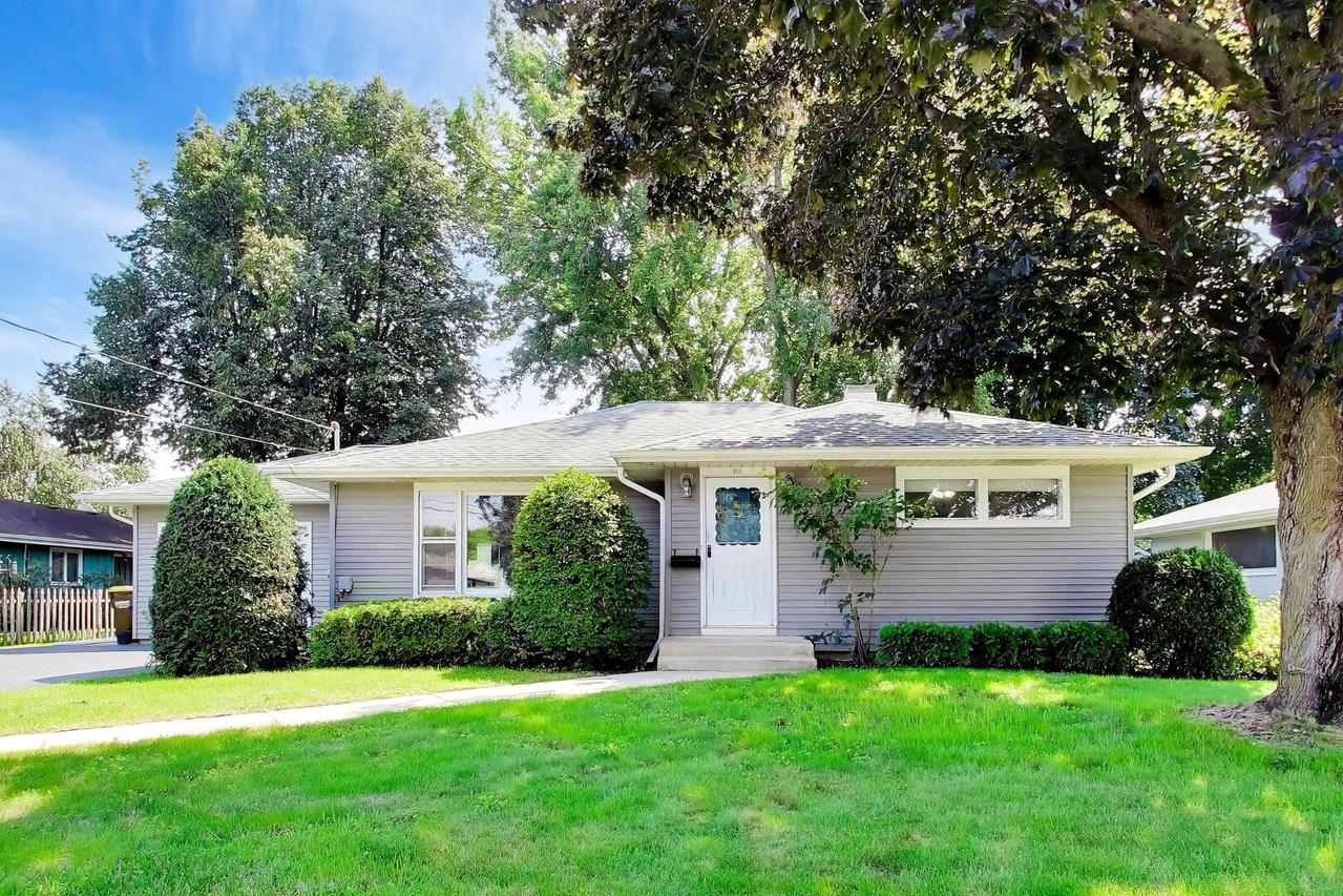 611 W Kimball Ave., Woodstock, IL 60098