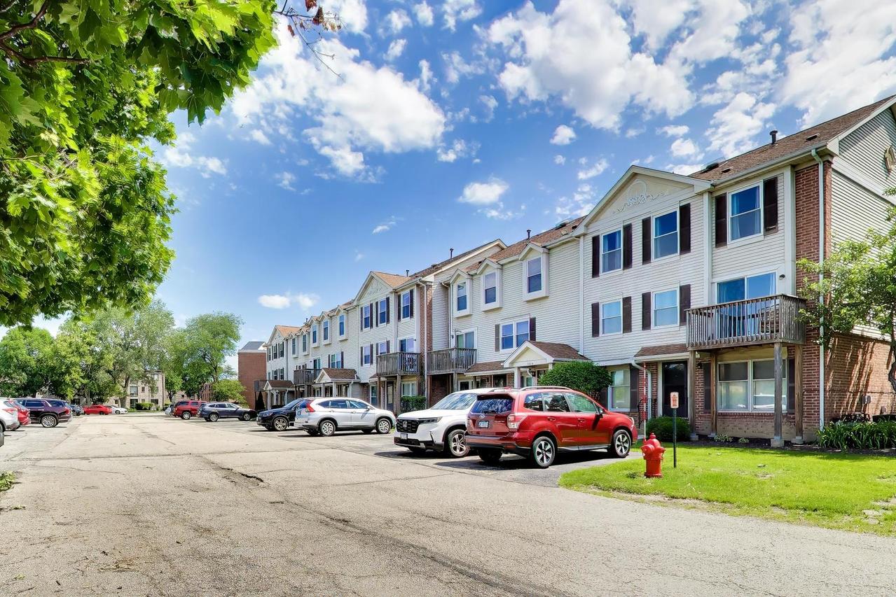 5602 Tinder Dr. #6, Rolling Meadows, IL 60008