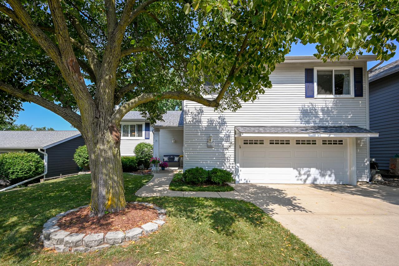 6930 Blue Flag Ave., Woodridge, IL 60517
