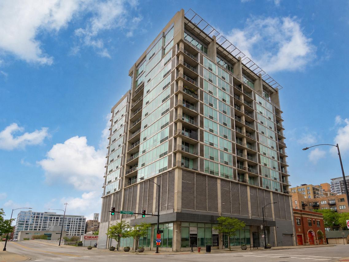 700 W Van Buren St. #1401, Chicago, IL 60607