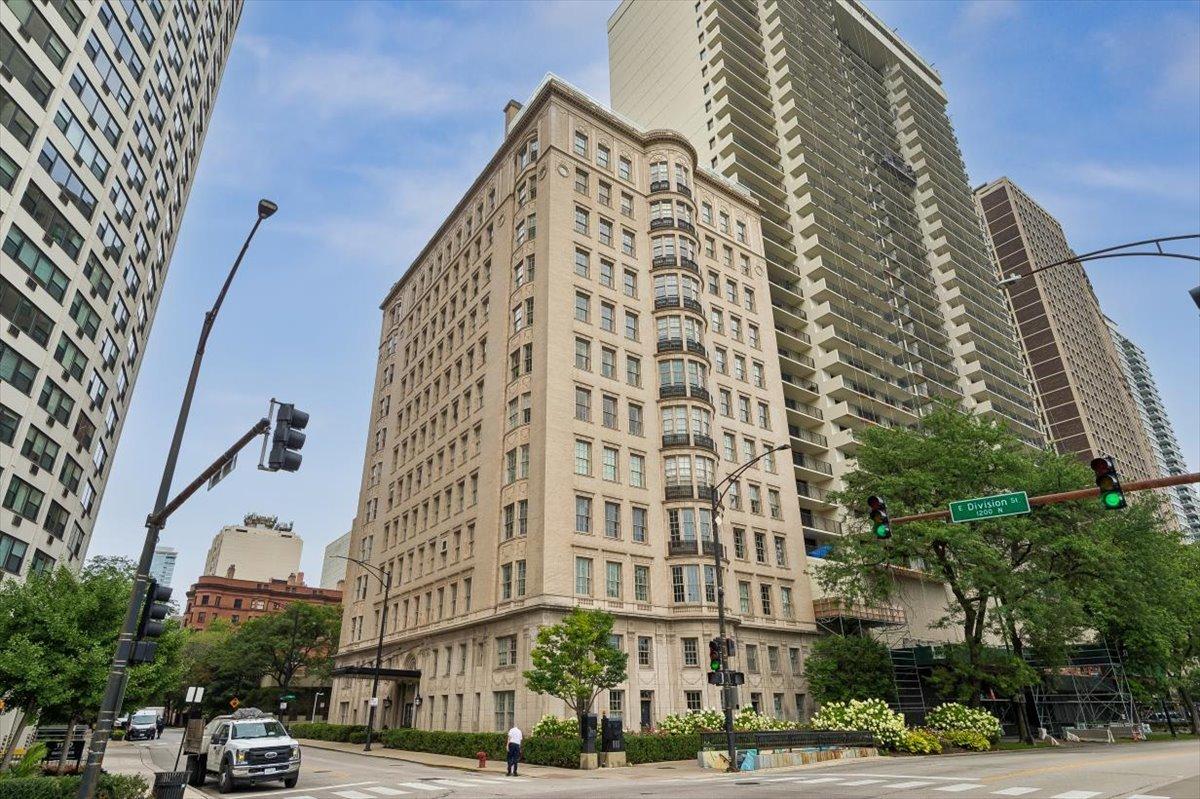 1200 N Lake Shore Dr. #404, Chicago, IL 60610