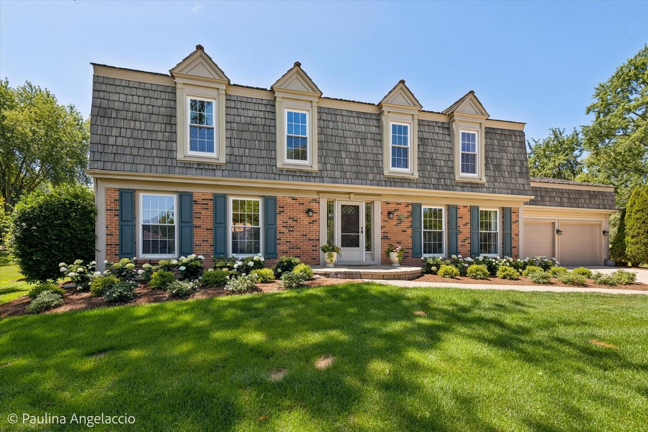 490 Red Barn Ln., Barrington, IL 60010