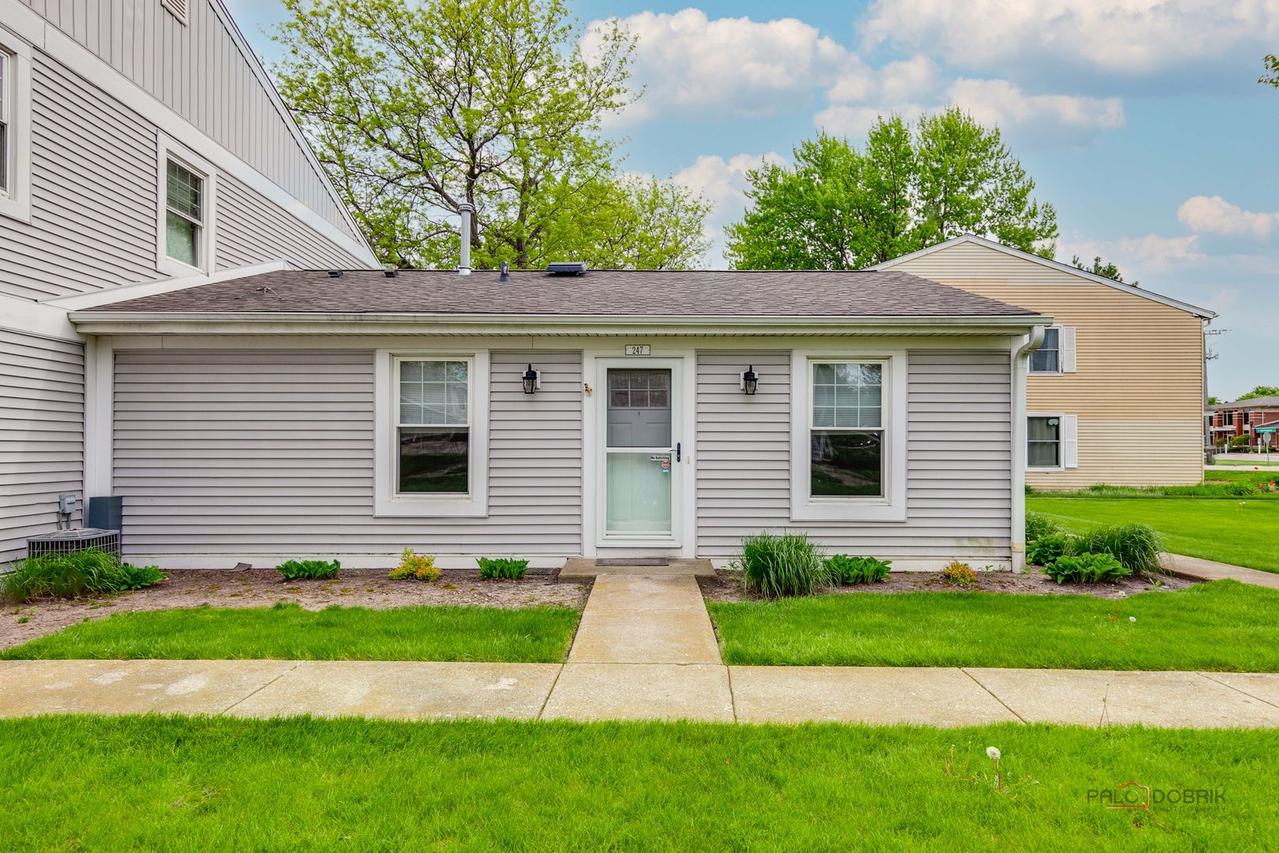 247 Sunset Ct., Vernon Hills, IL 60061