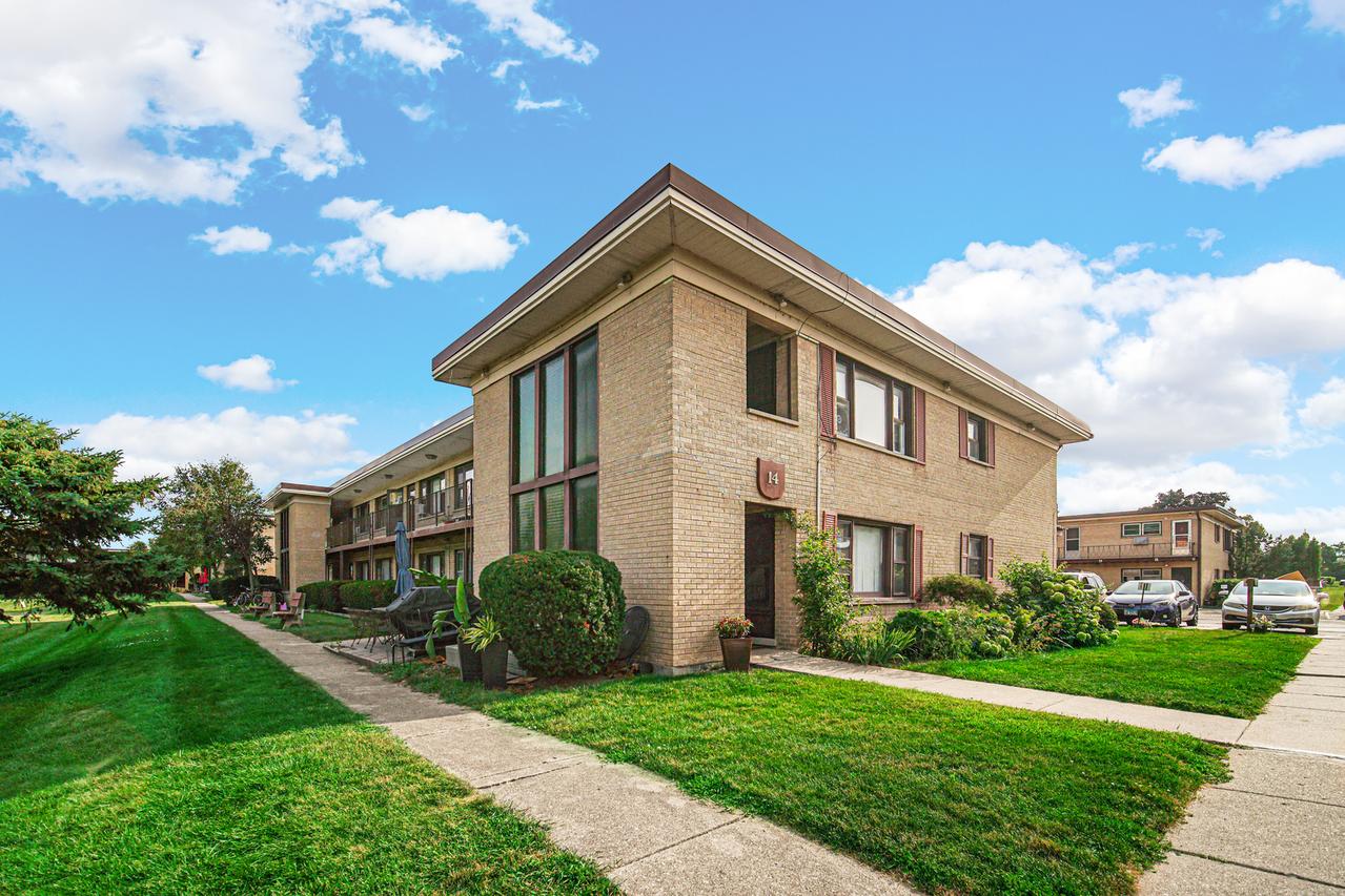 14 King Arthur Ct. #13, Northlake, IL 60164