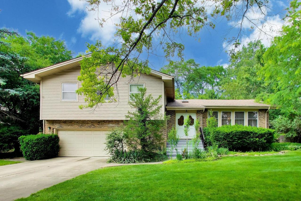 3214 River Falls Dr., Northbrook, IL 60062
