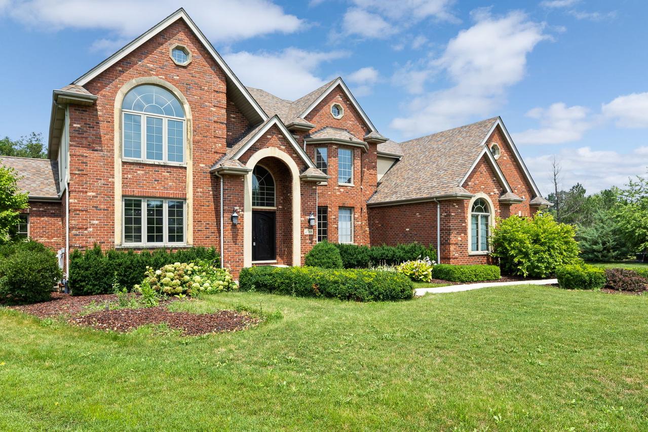 21588 Williamsburg Ct., Frankfort, IL 60423