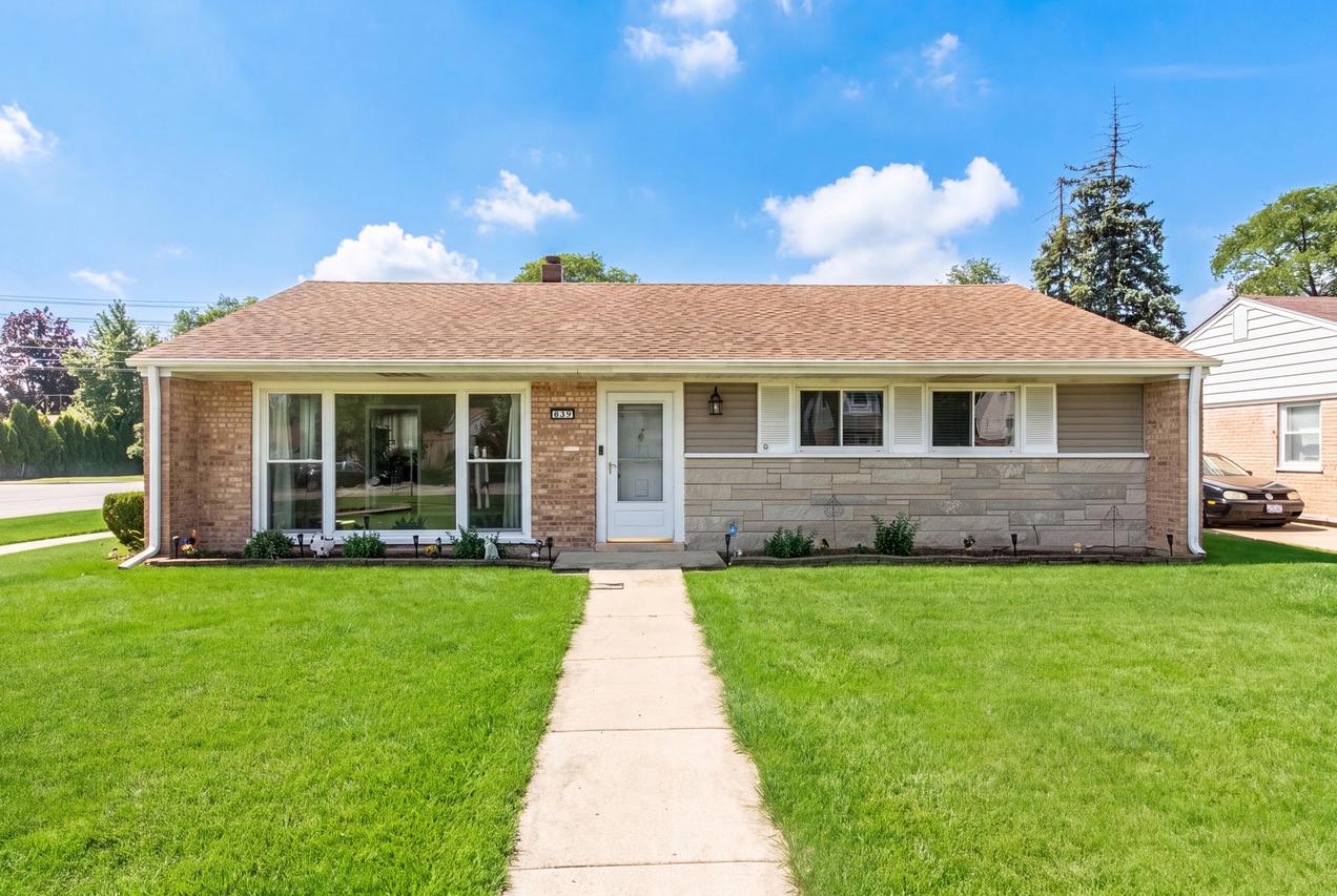 839 E Thacker St., Des Plaines, IL 60016