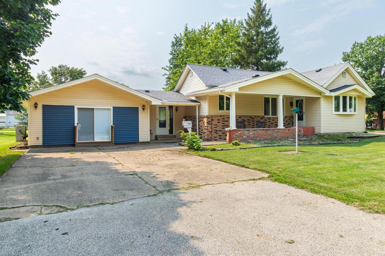 214 NE 6th Ave., Galva, IL 61434