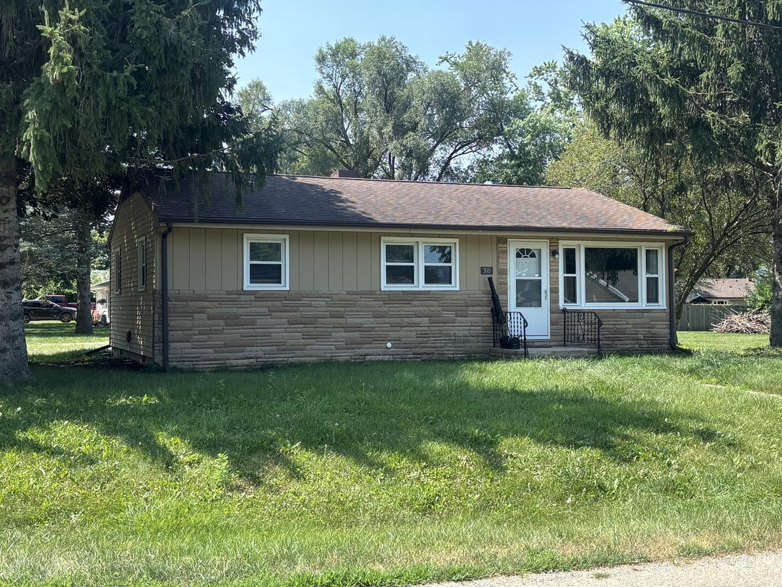 300 Hillcrest Ave., Rochelle, IL 61068