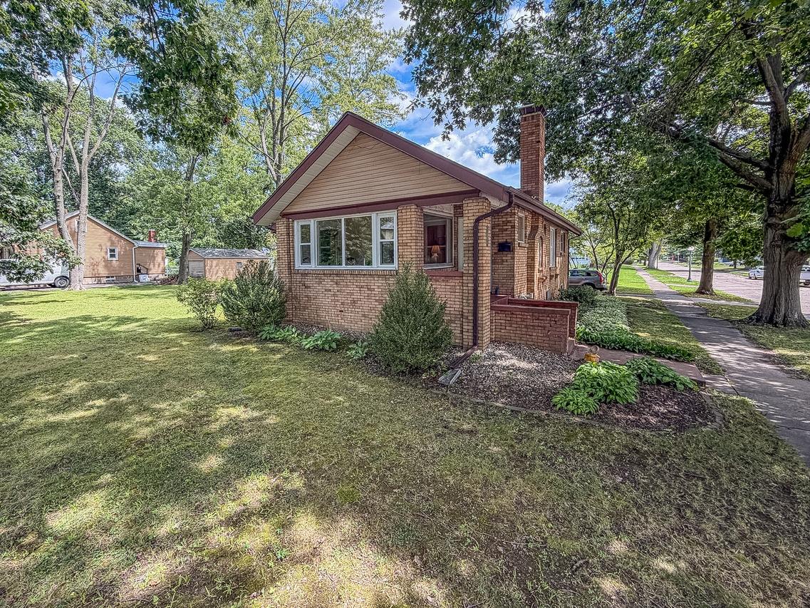 918 W Washington St., Champaign, IL 61821