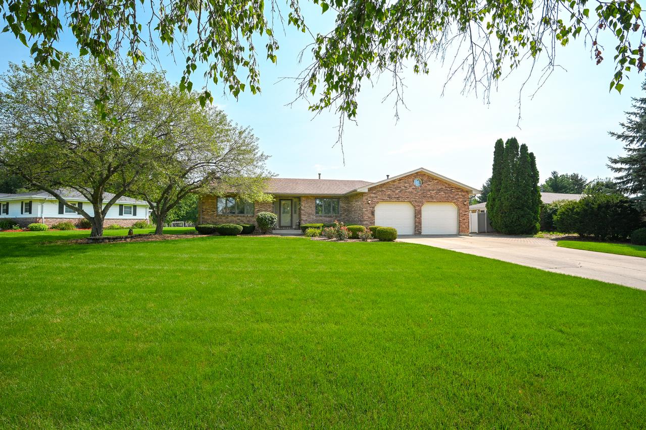 310 Wintree Ln., New Lenox, IL 60451