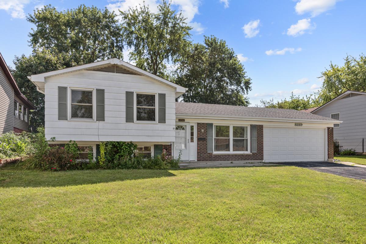 8189 Carlisle Dr., Hanover Park, IL 60133