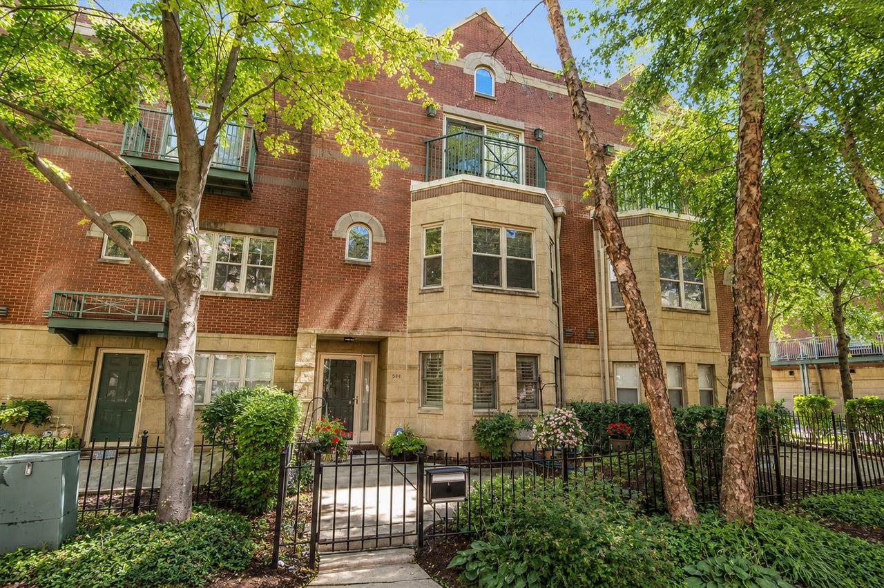 4530 S Woodlawn Ave. #305, Chicago, IL 60653