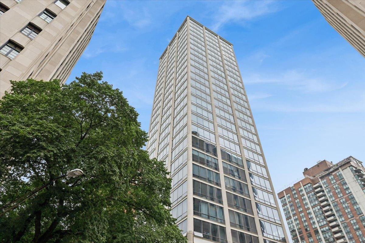 1300 N Astor St. #22B, Chicago, IL 60610