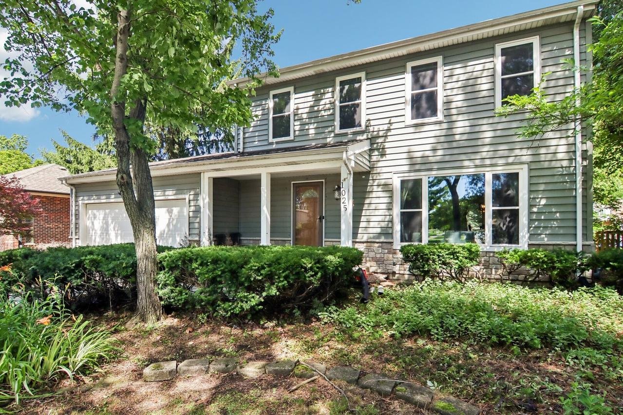1025 Longford Dr., Westmont, IL 60559