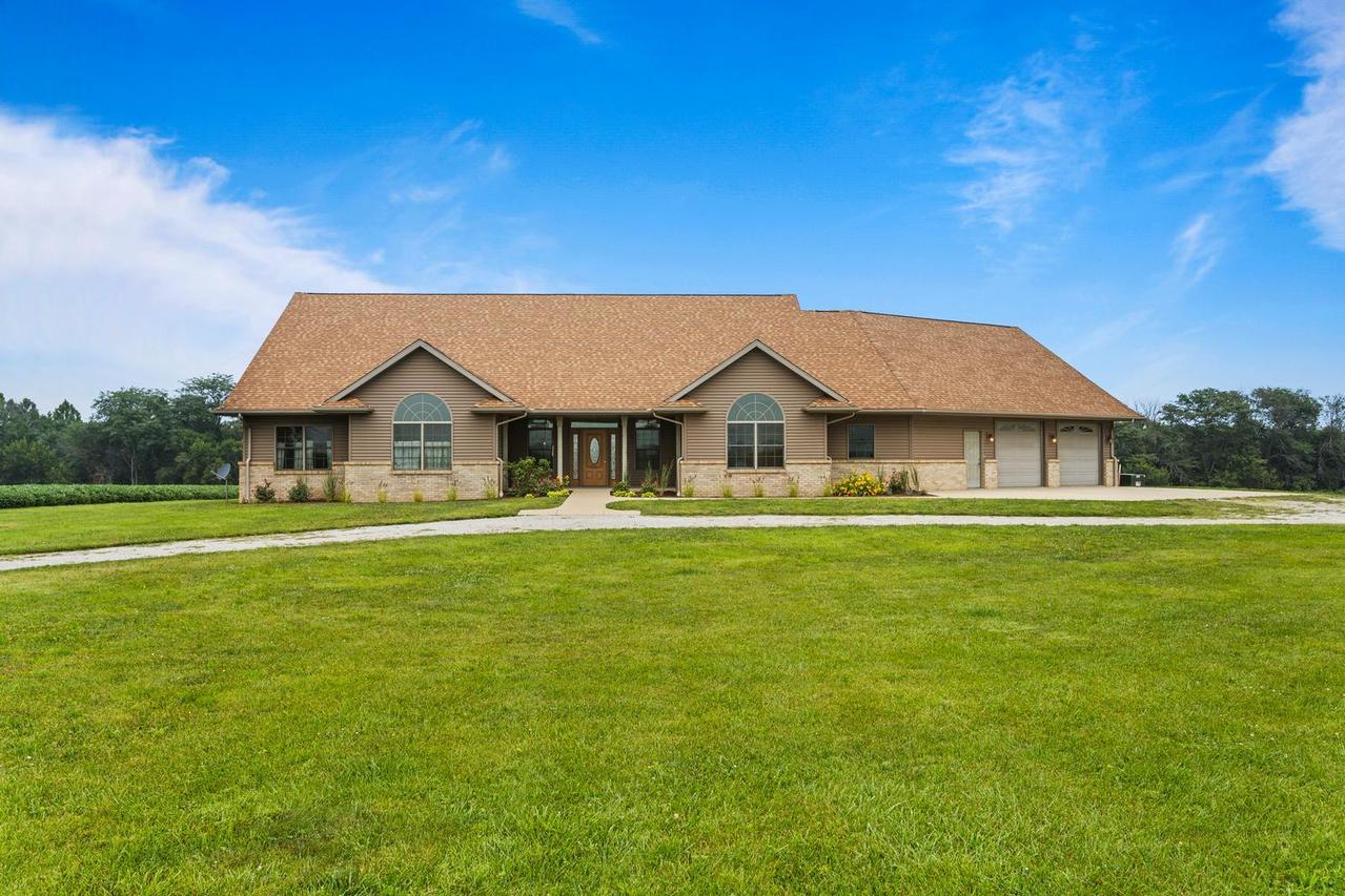 1484 E County Road 640 Rd., Tuscola, IL 61953