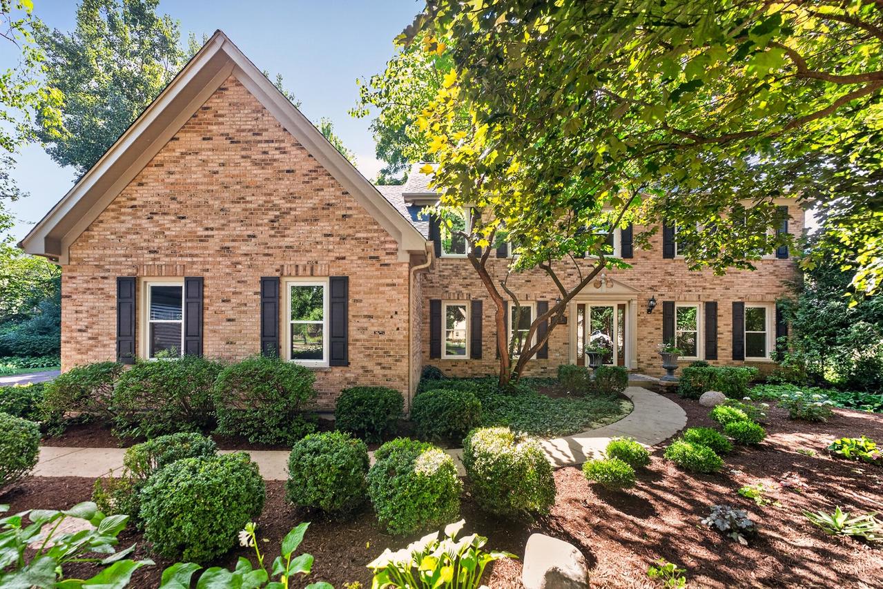 1315 Hawkins Ct., St. Charles, IL 60174
