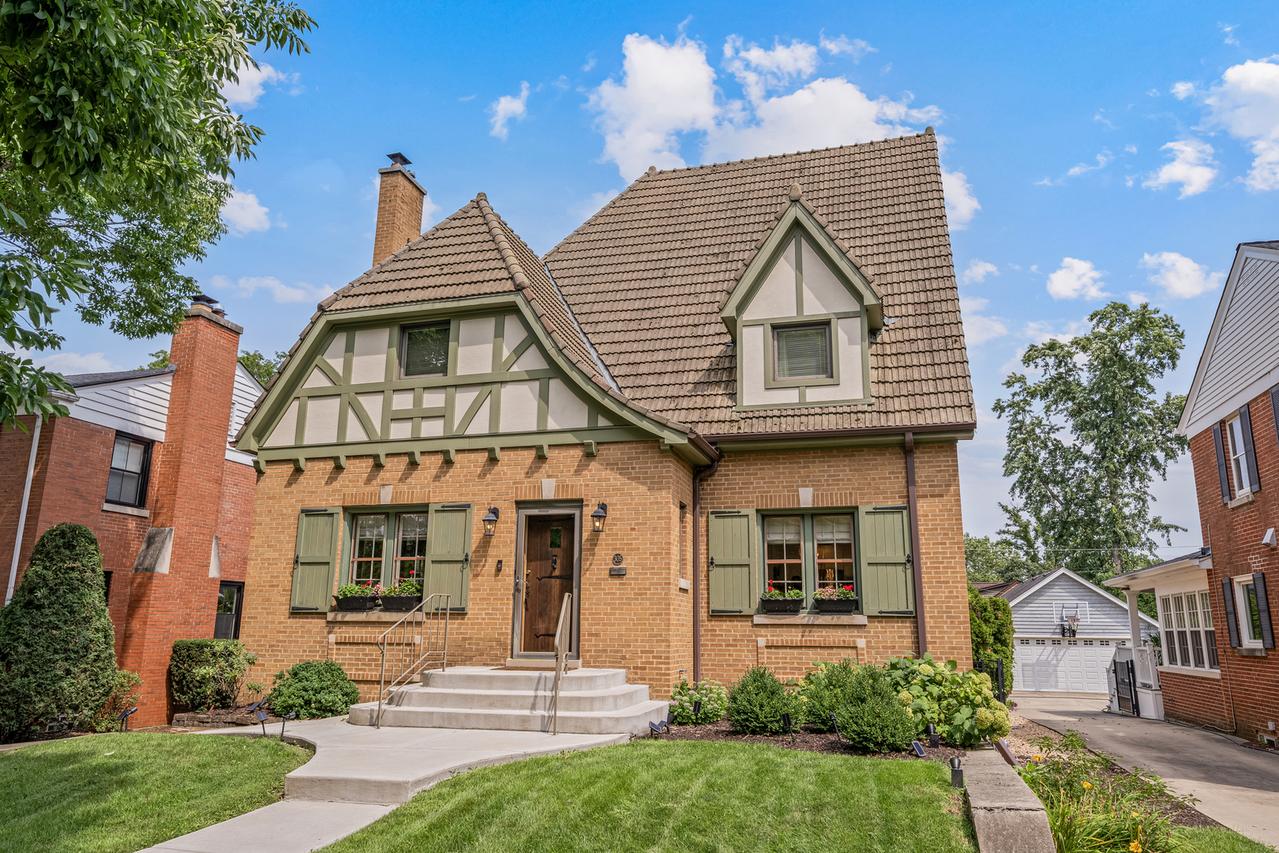 305 S Chandler Ave., Elmhurst, IL 60126