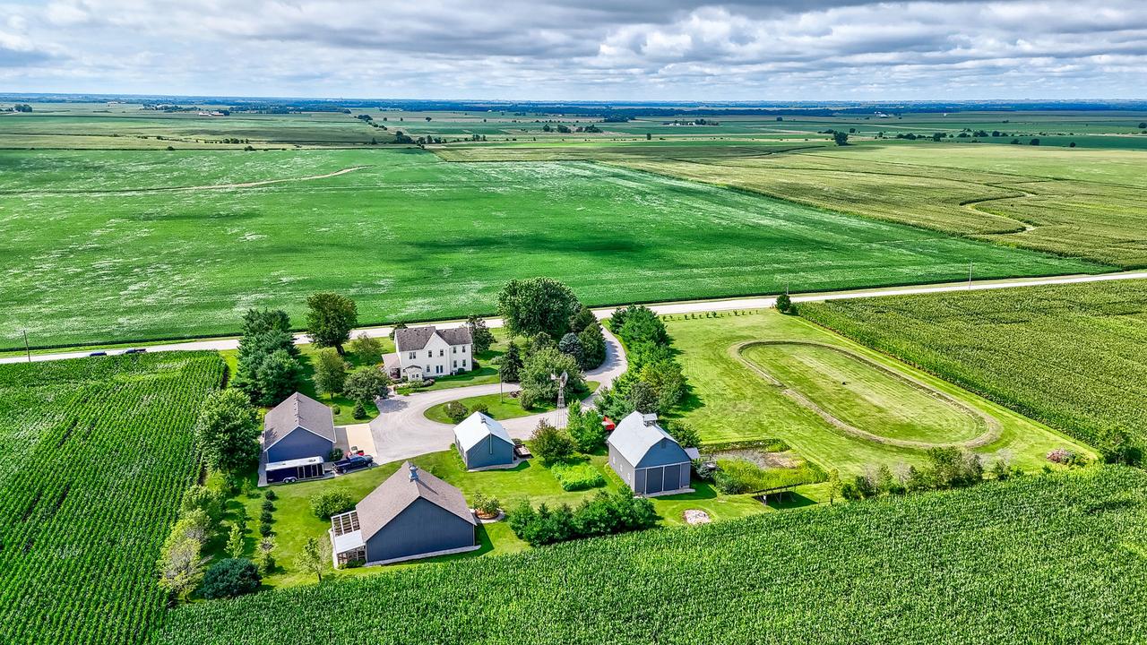 10617 E 2950 North Rd., Blackstone, IL 61313