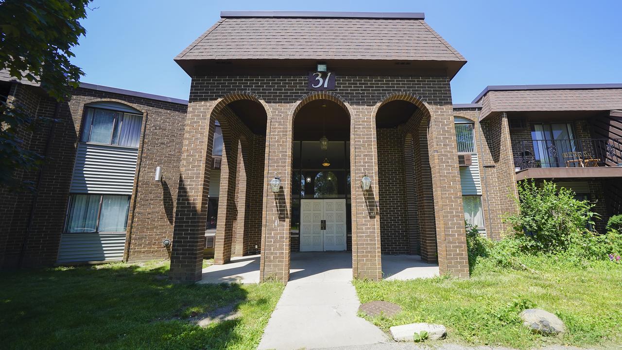 31 Washington Blvd. #208, Mundelein, IL 60060