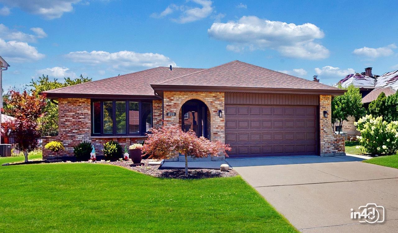 1809 Eaton Dr., Woodridge, IL 60517