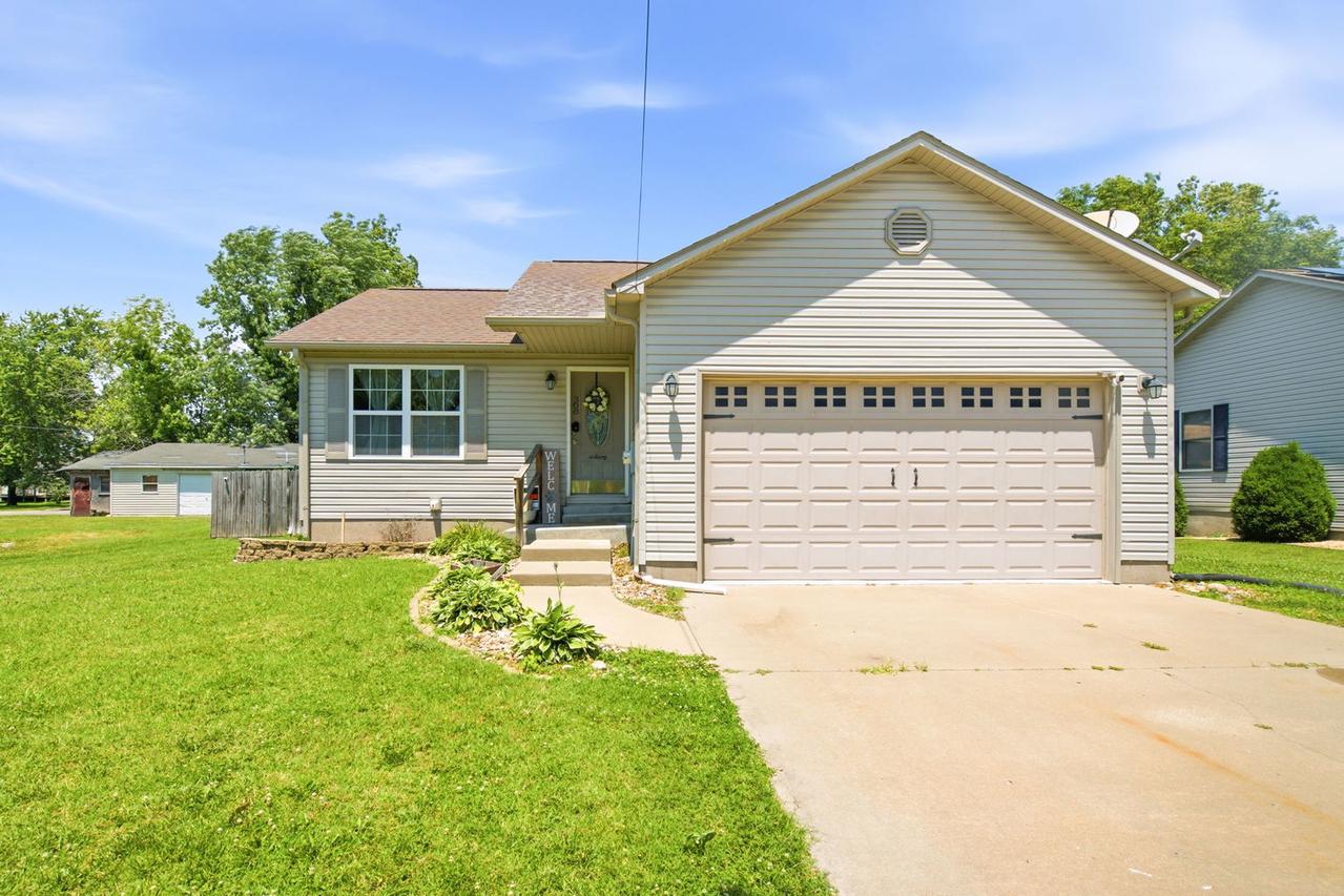 308 W Florence St., Sesser, IL 62884