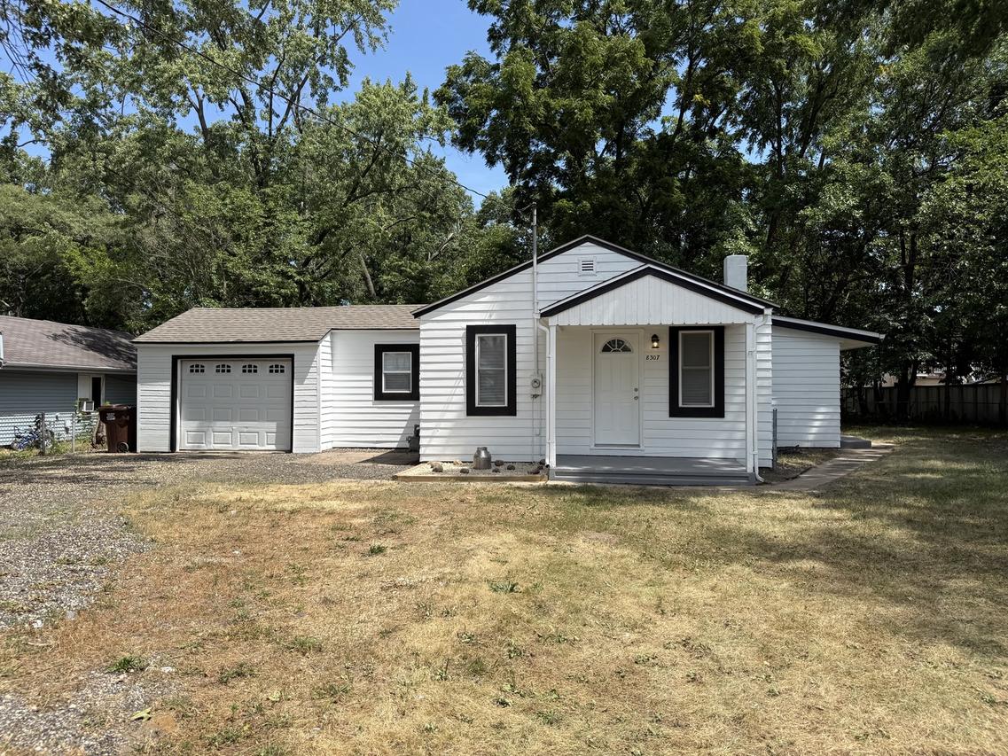 8307 N 2nd St., Machesney Park, IL 61115